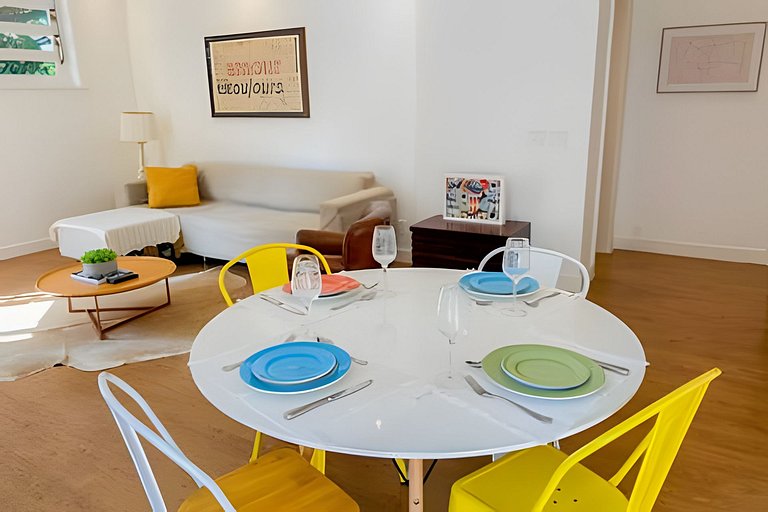 Renovated and modern next to Leblon's beach!