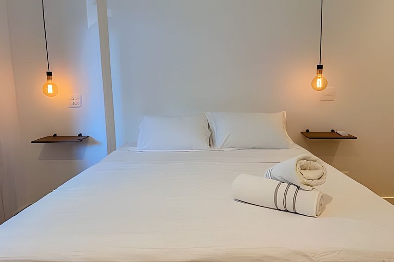 Renovated and modern next to Leblon's beach!