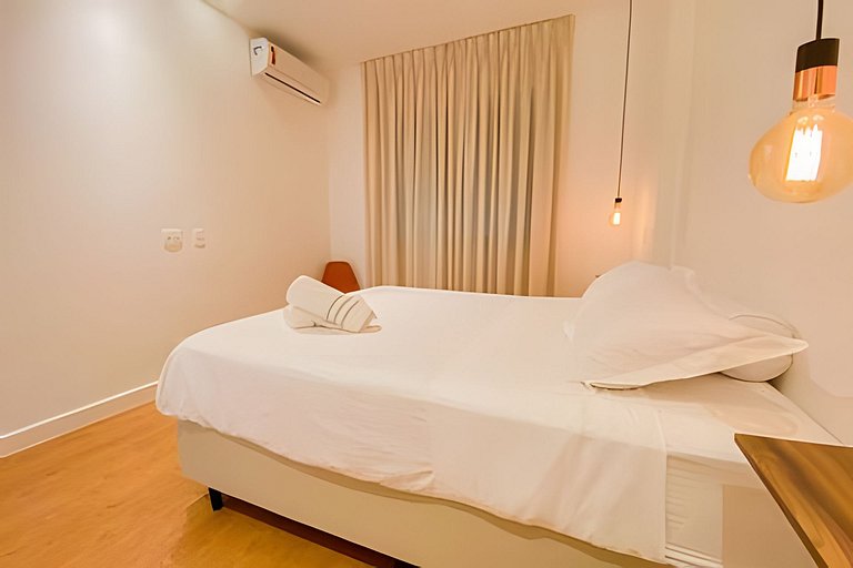 Renovated and modern next to Leblon's beach!