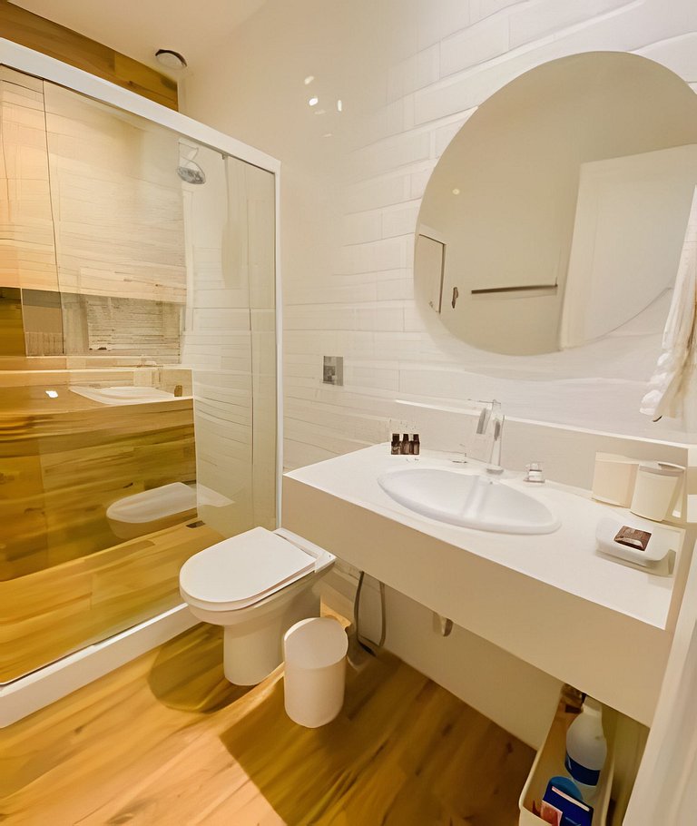 Renovated and modern next to Leblon's beach!
