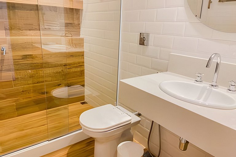 Renovated and modern next to Leblon's beach!