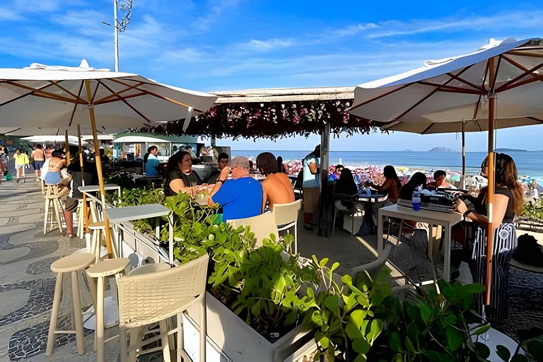 Renovated and modern next to Leblon's beach!