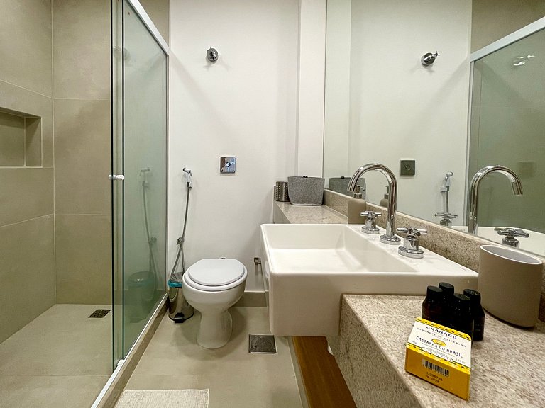 Modern and charming next to Ipanema beach!