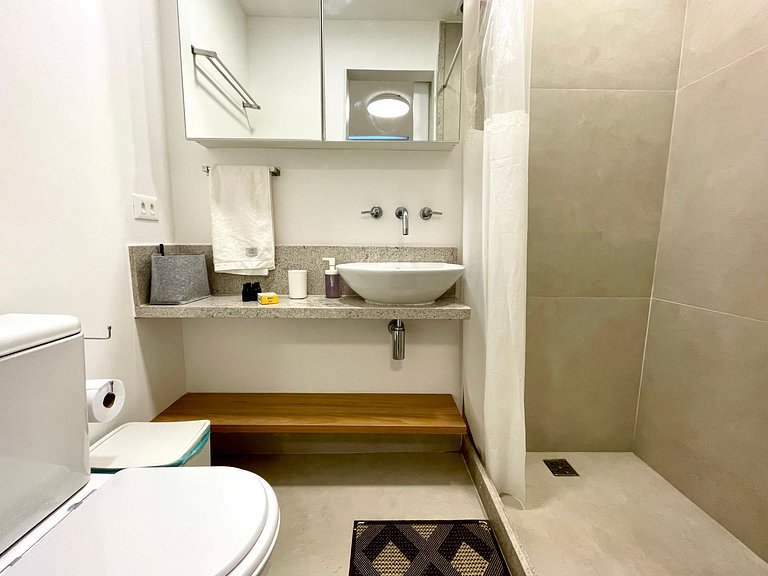 Modern and charming next to Ipanema beach!