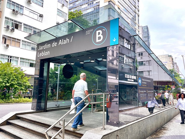 Modern and charming next to Ipanema beach!