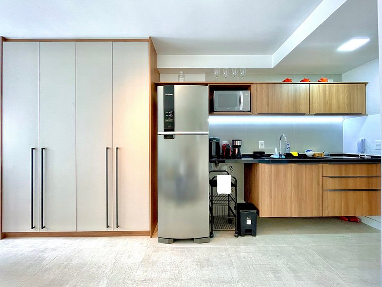 Leblon Studio - Renovaded, with pool and gym.