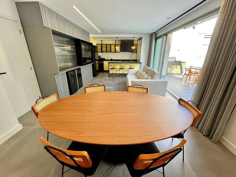 Modern penthouse with terrace in Leblon