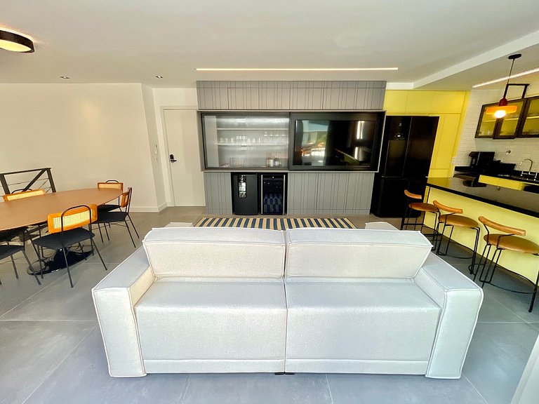 Modern penthouse with terrace in Leblon