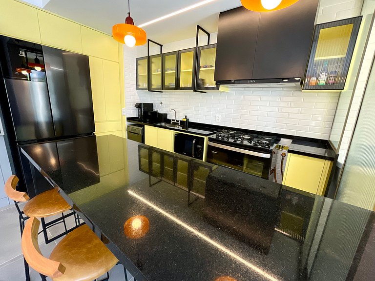 Modern penthouse with terrace in Leblon