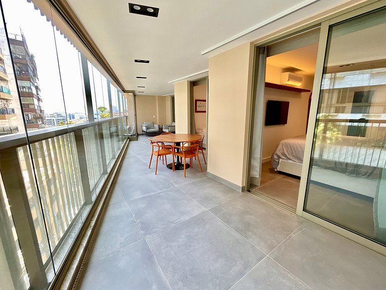 Modern penthouse with terrace in Leblon