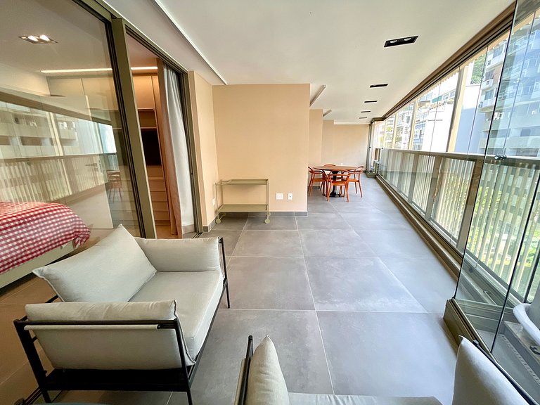 Modern penthouse with terrace in Leblon