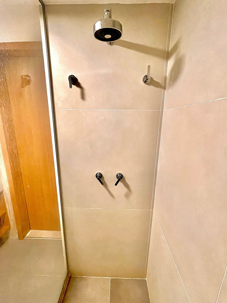 Studio Leblon - Modern with pool and gym.