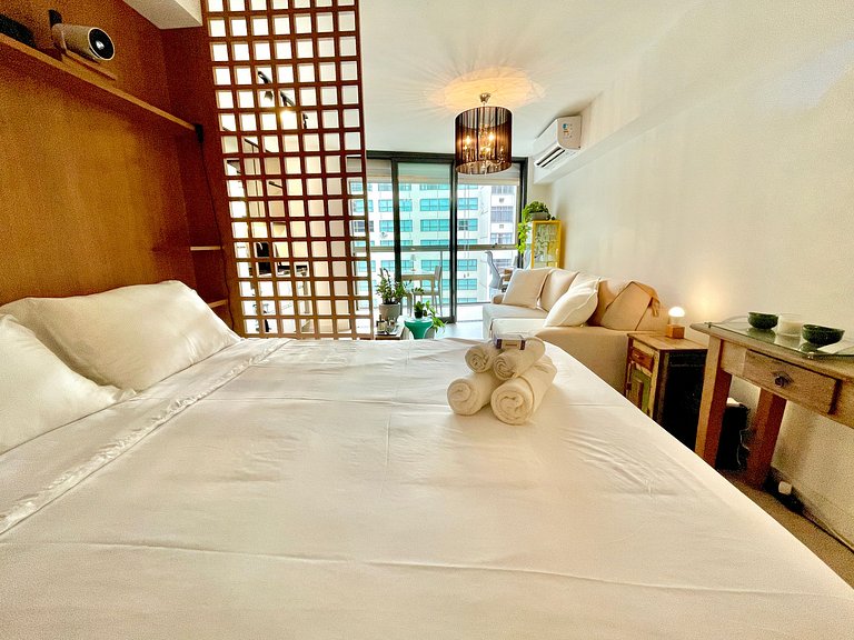 Studio Leblon - Modern with pool and gym.
