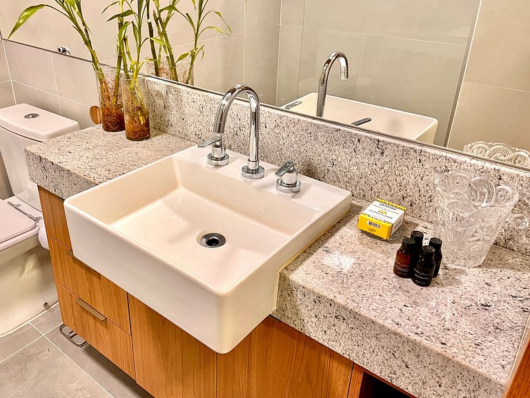 Studio Leblon - Modern with pool and gym.