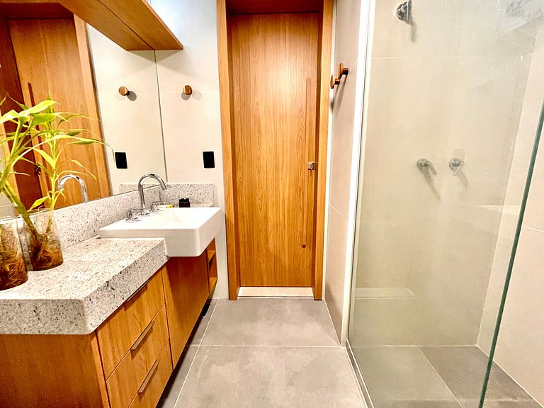 Studio Leblon - Modern with pool and gym.