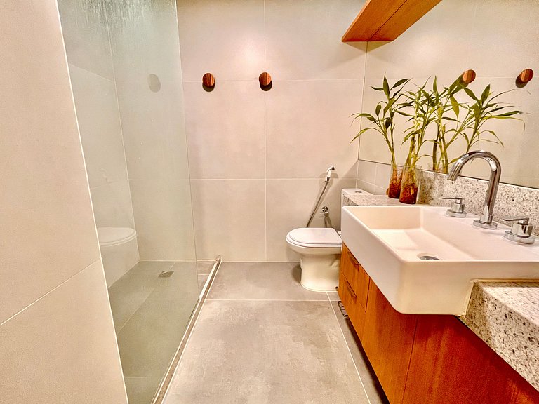 Studio Leblon - Modern with pool and gym.