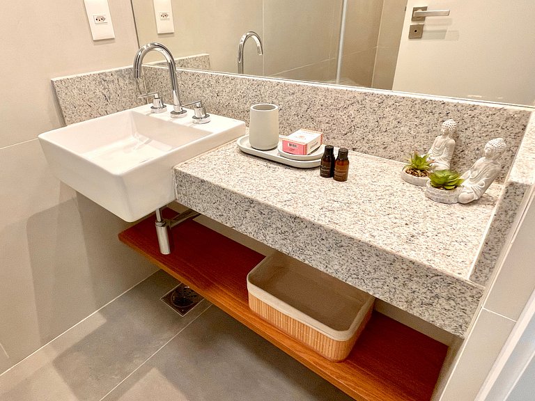 Studio Leblon - Modern with pool and gym.