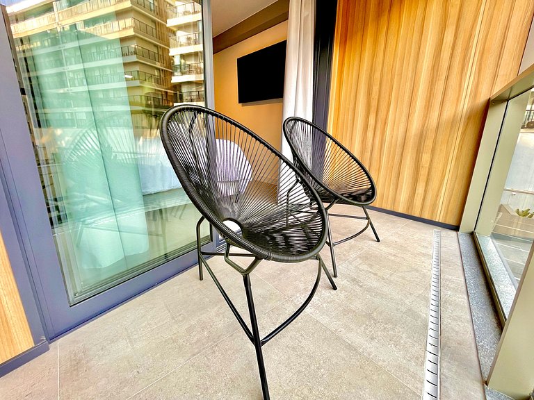 Studio Leblon - Modern with pool and gym.