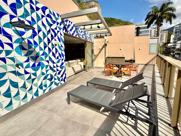 Modern penthouse with terrace in Leblon