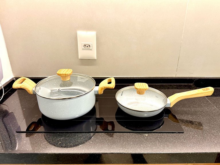 Studio Leblon - Modern with pool and gym.