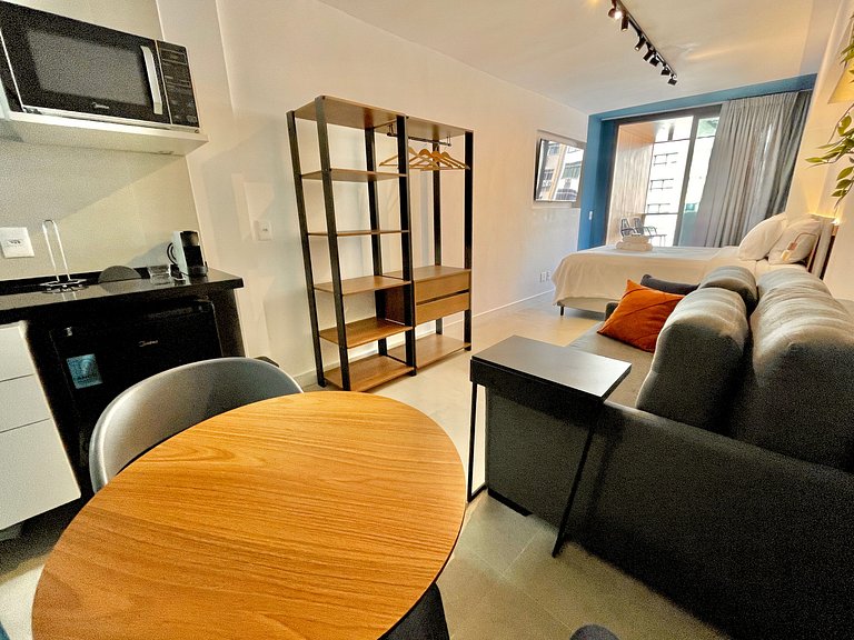 Studio Leblon - Novo, varanda, piscina e gym.