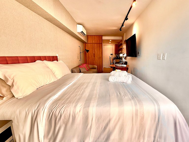 Studio Leblon - Modern with pool and gym.