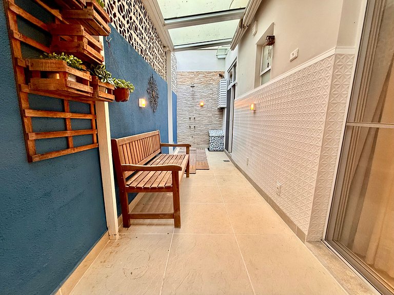 Charmoso com terraço próximo à praia do Leblon!