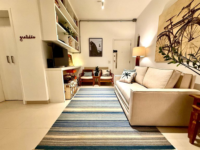 Charmoso com terraço a 5 minutos da praia - Leblon