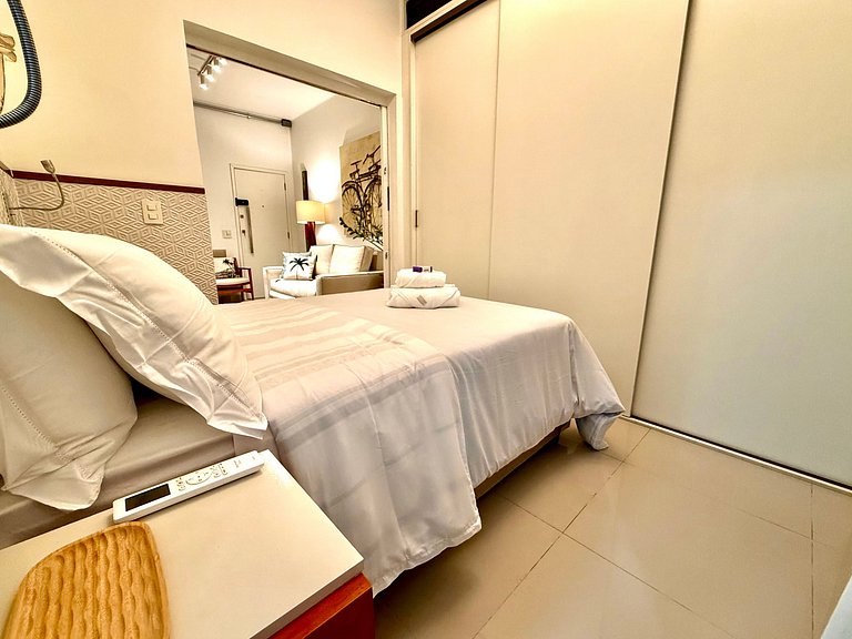 Charmoso com terraço a 5 minutos da praia - Leblon