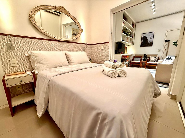 Charmoso com terraço a 5 minutos da praia - Leblon