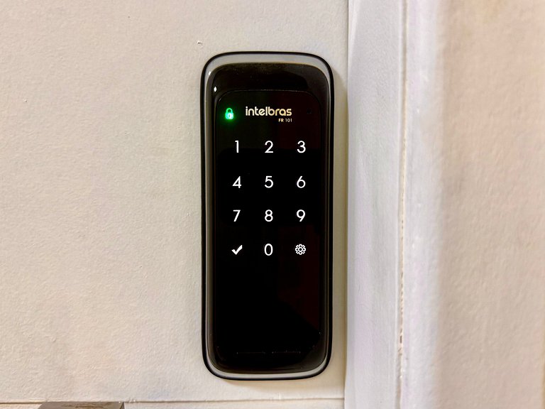 Charmoso com terraço a 5 minutos da praia - Leblon