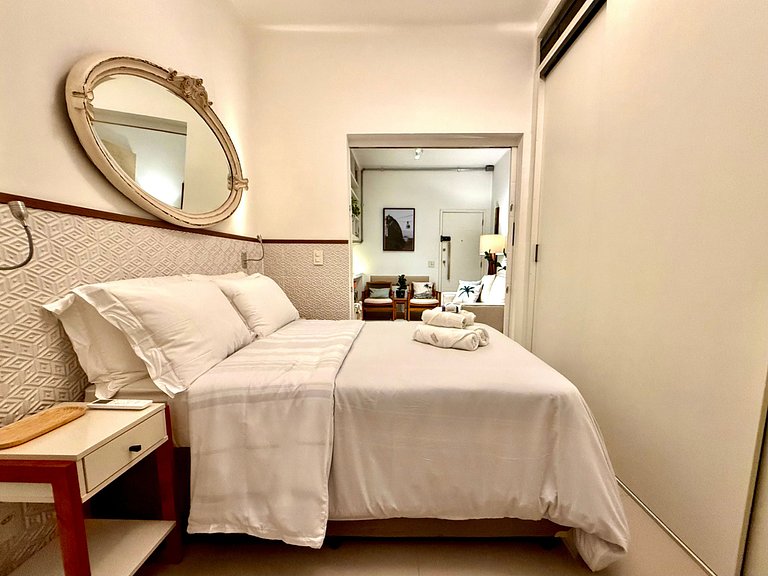 Charmoso com terraço a 5 minutos da praia - Leblon