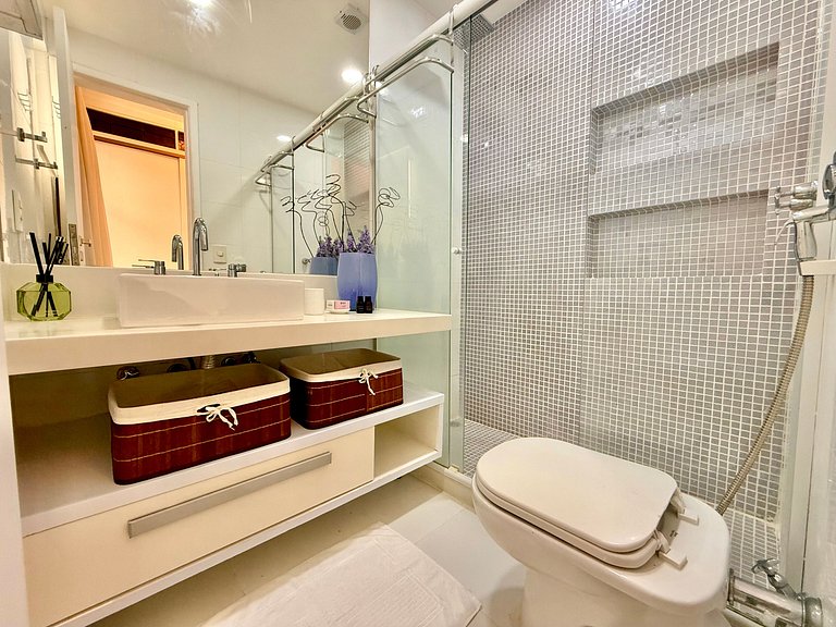 Charmoso com terraço a 5 minutos da praia - Leblon