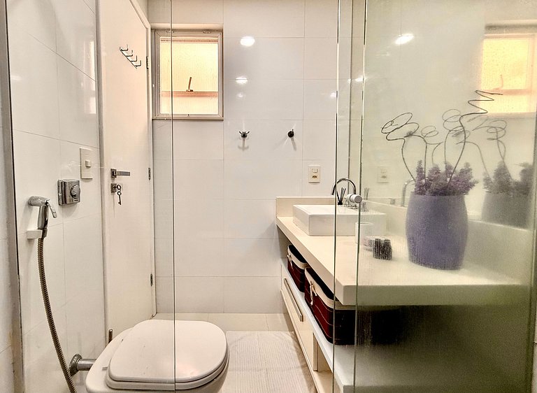 Charmoso com terraço a 5 minutos da praia - Leblon