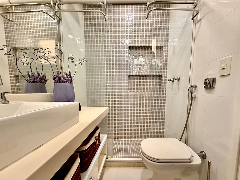 Charmoso com terraço a 5 minutos da praia - Leblon