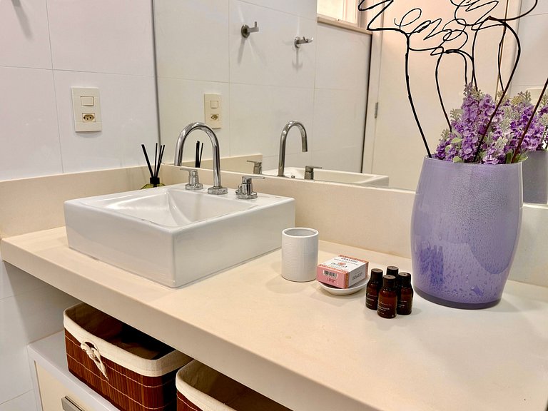 Charmoso com terraço a 5 minutos da praia - Leblon