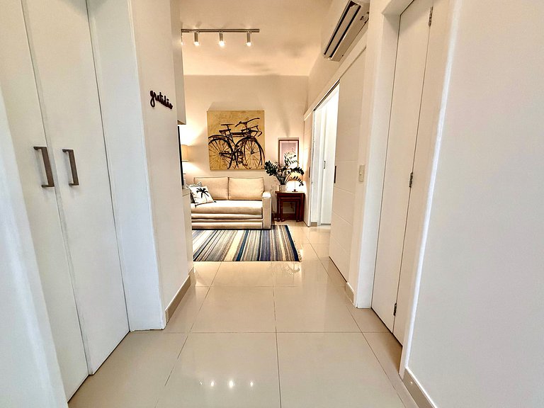 Charmoso com terraço a 5 minutos da praia - Leblon