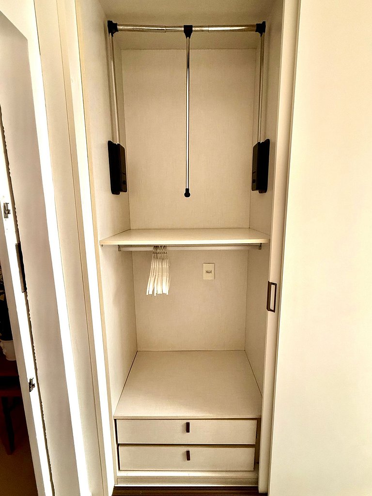 Charmoso com terraço a 5 minutos da praia - Leblon