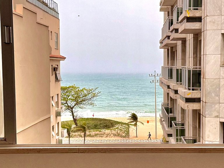 Vista mar e ao lado da praia de Ipanema.
