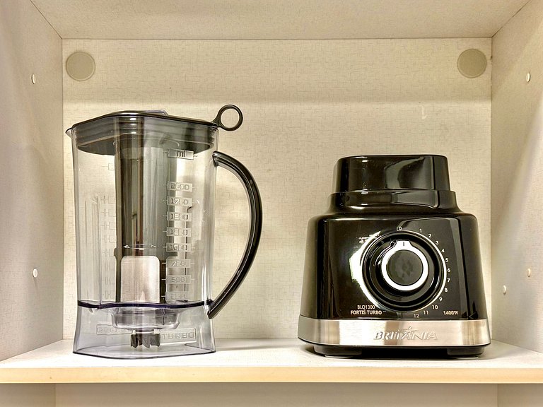 Vista mar e ao lado da praia de Ipanema.