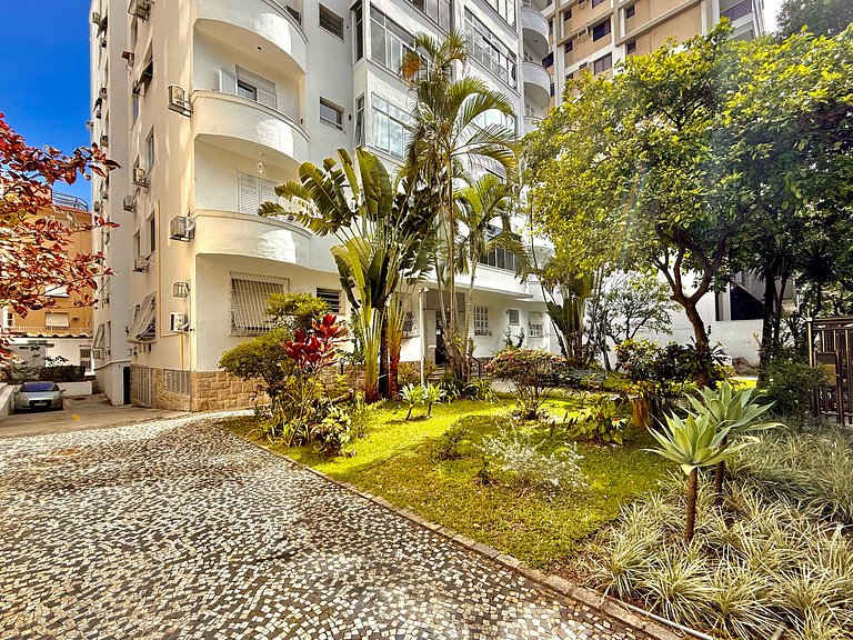 Vista mar e ao lado da praia de Ipanema.