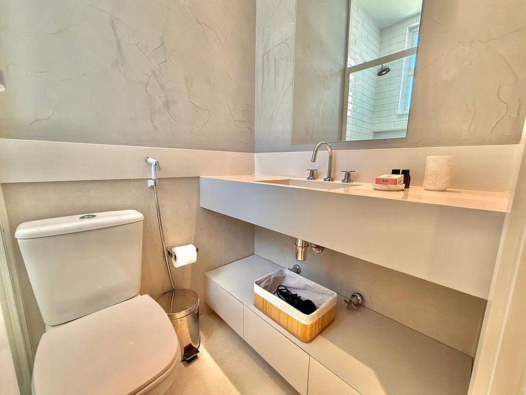 Wi-Fi rápido, recepção 24h e garagem - Leblon