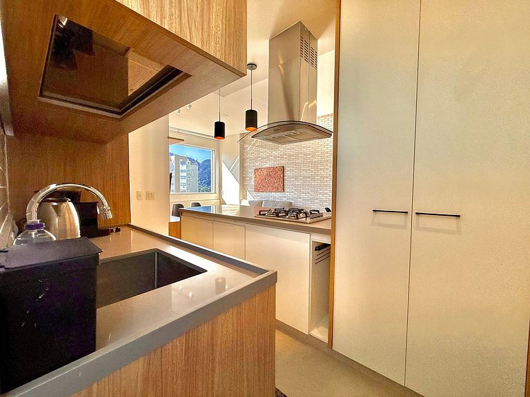 Wi-Fi rápido, recepção 24h e garagem - Leblon