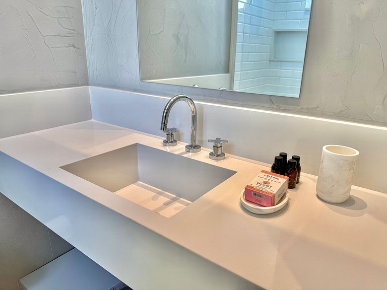 Wi-Fi rápido, recepção 24h e garagem - Leblon