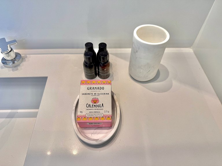 Wi-Fi rápido, recepção 24h e garagem - Leblon