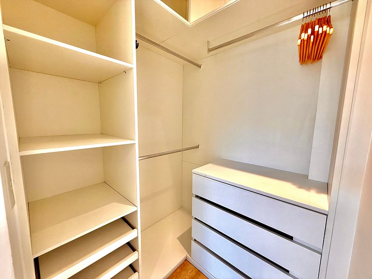 Wi-Fi rápido, recepção 24h e garagem - Leblon