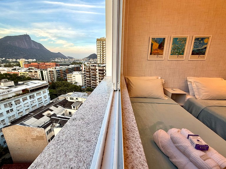 Wi-Fi rápido, recepção 24h e garagem - Leblon