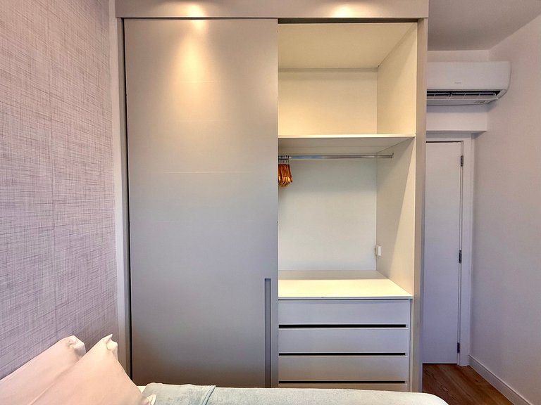 Wi-Fi rápido, recepção 24h e garagem - Leblon