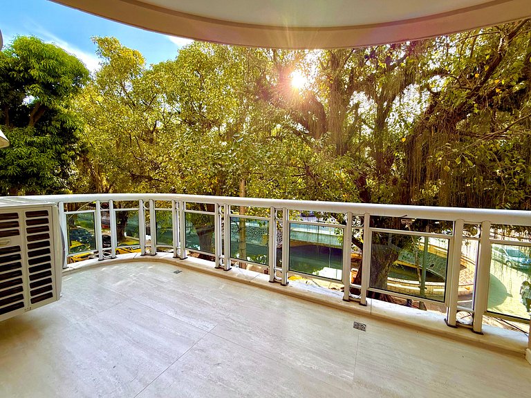 Wi-Fi rápido, recepção 24h e garagem - Leblon