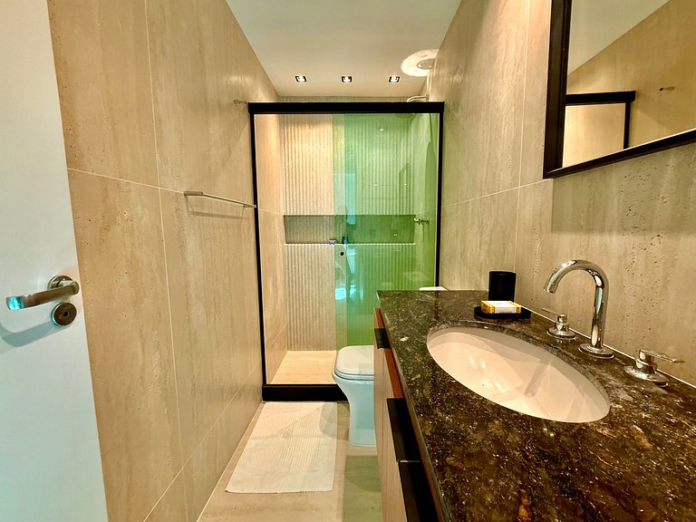 Wi-Fi rápido, recepção 24h e garagem - Leblon